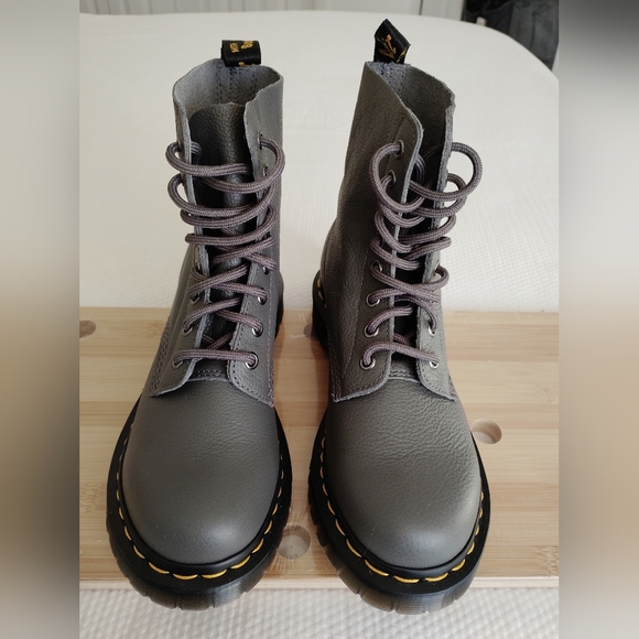 Dr. Martens Women's 1460 Pascal Combat Boots Gunmetal Grey Size 7 . - Picture 2 of 6